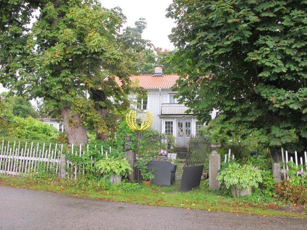 En av Moshults mangårdsbyggnader, med
