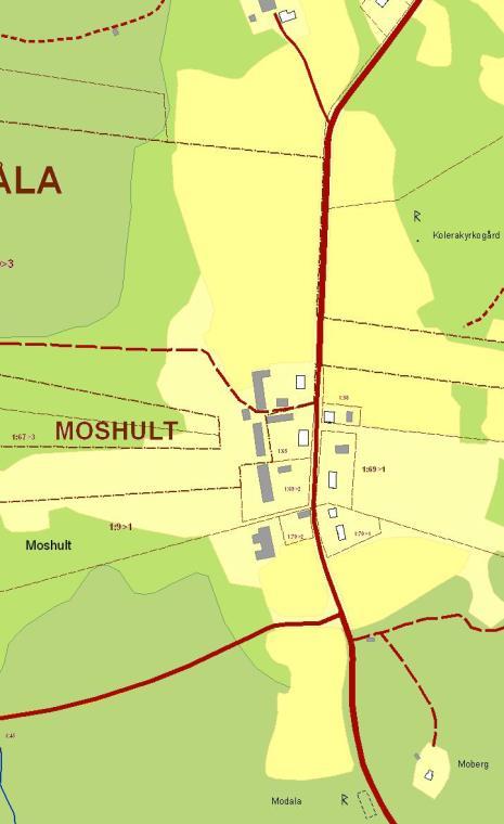 det trekantiga röset i söder, där vägen delar sig (mot Moshults