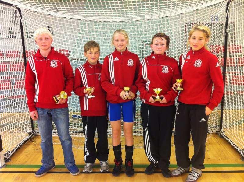 [Hampus Svensson, Isac Ärlebring, Linnea Svensson, Julia Thomsen och Josefine Nord vid Öresundsträffen H-borg. Foto: T.