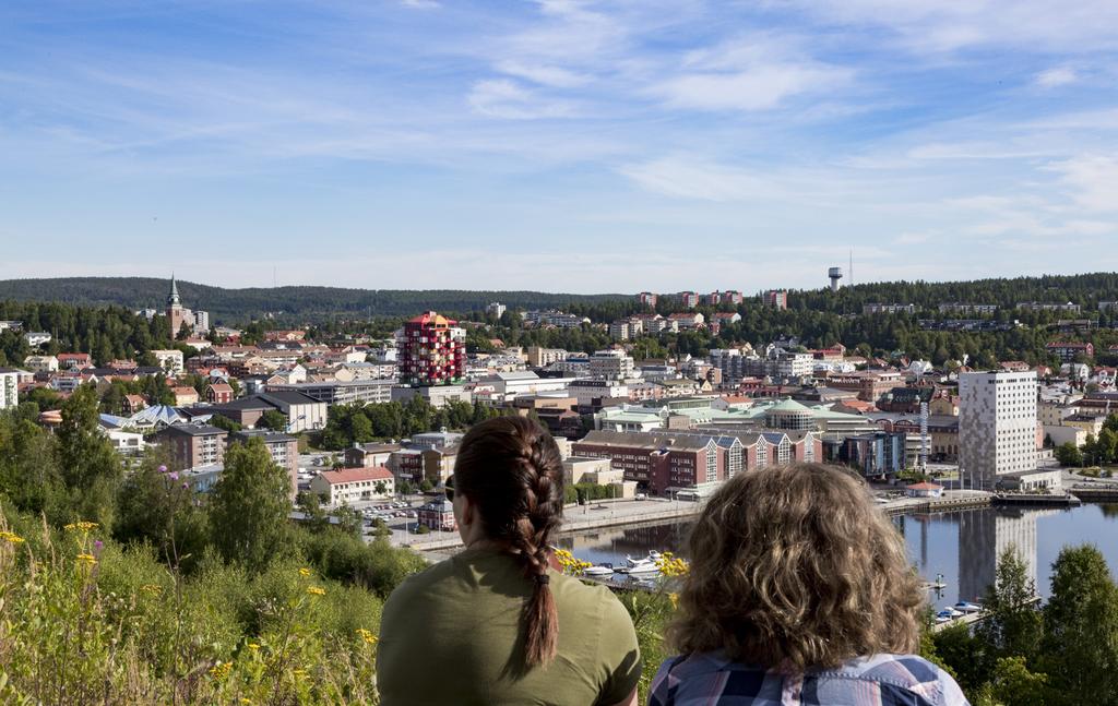 Du bestämmer. Vi kan inte bestämma åt dig. Men nu har vi berättat om alternativen. I en stad full av möjligheter.