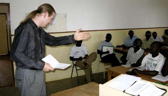 POSTGRADUATE -SKOLNING STI inleder i april en ettårig kurs, postgraduate-skolning, som består av fyra korta intensivstudieperioder.