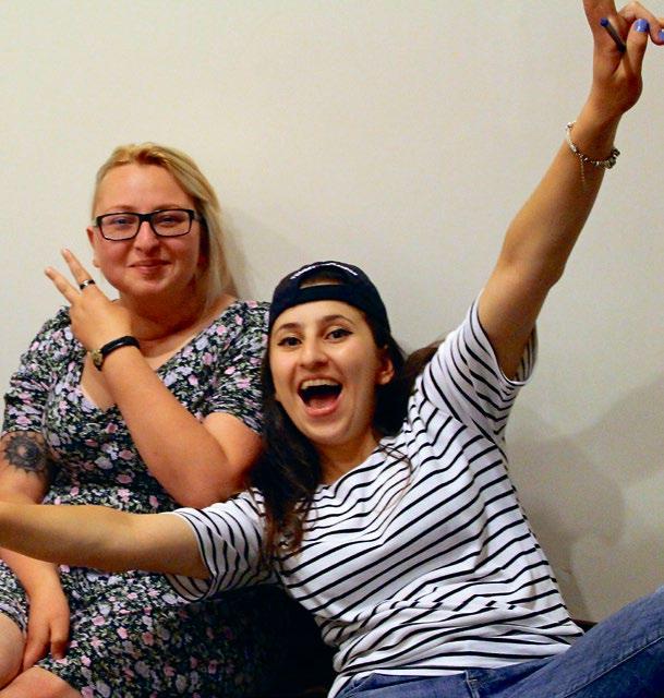 SÖDRA KAUKASIEN SÖDRA KAUKASIEN Foto: Society Without Violence Anna Barseghyan och Tatevik Ghumashyan på FemCamp i Armenien 2017.
