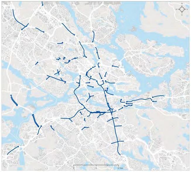 gör att trafikanterna väljer en annan väg för att undvika en trängselskatt, vilket bör studeras vidare. Figur 35 visar kösituationen med befintligt 20 respektive utvidgat system för trängselskatt.