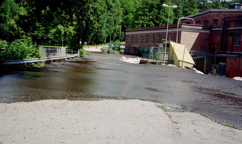 man kan konstatera med ledning av mätserien från Järnforsen med start år 1900. Vanligtvis inträffar höga flöden i Emån i samband med snösmältningen på våren eller ibland under hösten eller vintern.