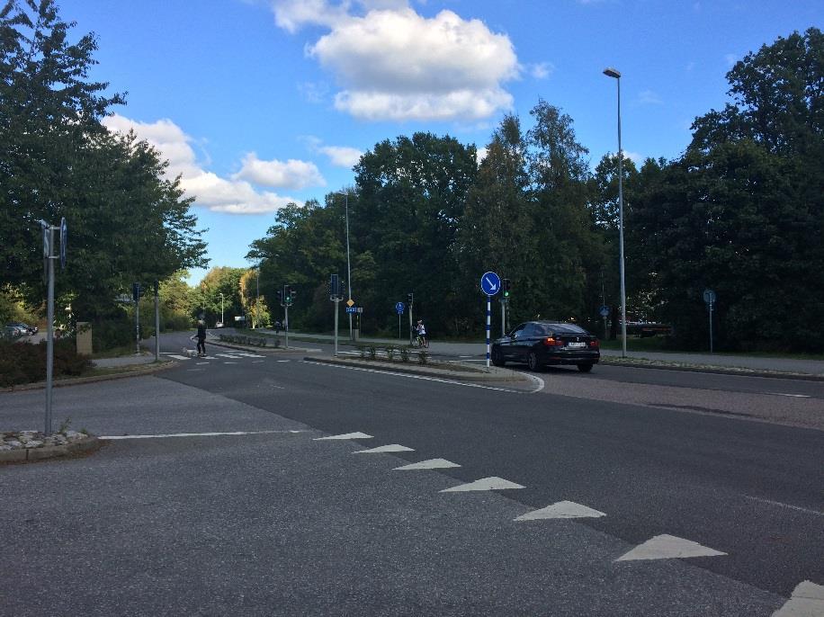 Dessa kvarter är anpassade för en möjlig framtida utformning där Ältavägen omgestaltas och får en rätare dragning. I Figur 2.