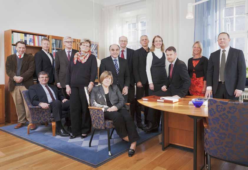 Myndighetens interna styrning och kontroll årsredovisning 2011 Fotograf Mattias Ahlm Åklagarmyndighetens ledningsgrupp: överåklagare Mats Åhlund, chefscontroller Ulf Ållebrand, överåklagare Nils