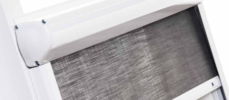 RULLGARDINER LINDHS MODELL 925 Kassettsystem i aluminium Ett kassettsystem för mindre fönster med sidoprofiler. Fjäderspänd rullgardin där manövrering sker med bottenprofilens handtag.