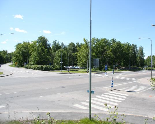 Gestaltning av handelsområdet Planområdet sett från norr i korsningen Ältavägen/Ältabergsvägen. Verksamhetsområdet ligger i planområdets norra del mot Ältavägen.
