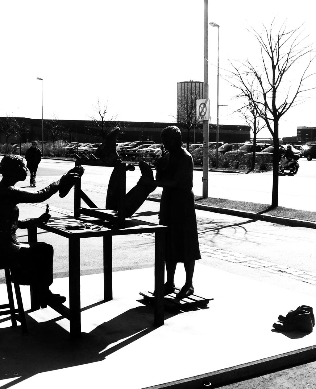 104 / Processen / Bredgatan 1:1 > Skulptur längs med