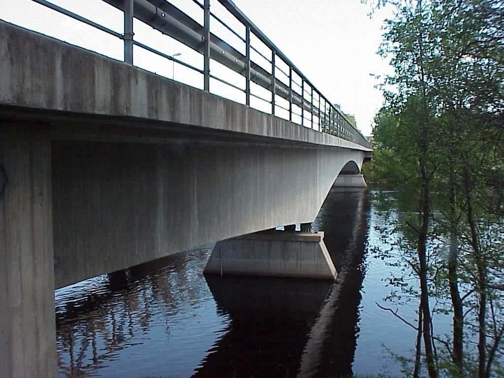 W 154 Österdalälven vid Tunsta, Insjön - Tunstabron Brotyp: Lådbalkbro med balk av betong Byggd år: 1955 Antal spann: 3 Siljansnäs Alvik Risholen Sjugare Torrberg Kilen