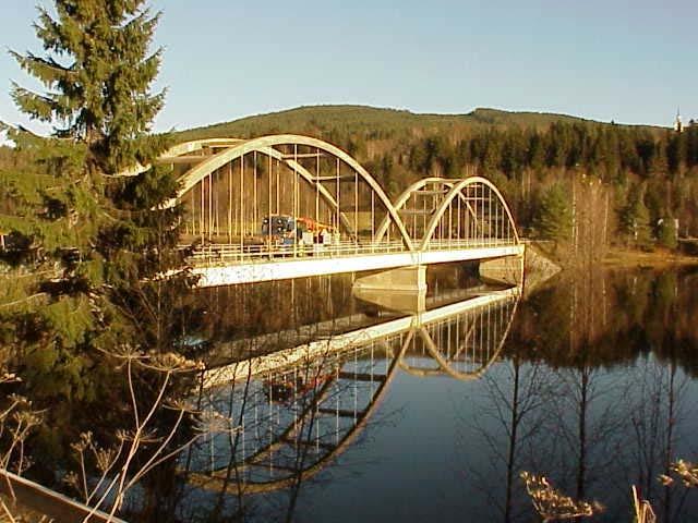 Y332 Indalsälven vid Liden Brotyp: Langerbalkbro av betong Byggd år: 1955 Antal spann: 2 Sillre Klärke Slättmon Vike