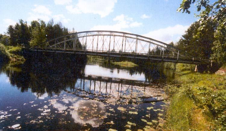 X182 Voxnan vid Voxna station Brotyp: Balkbro med stående parabelfackverk Byggd år: 1906 Antal spann: 1 Ejheden Homna Kyan Edsbyn