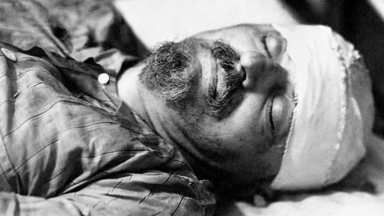 Mordet på Trotskij för 75 år sedan Den 20 augusti 1940, dvs för 75 år sedan, slog den stalinistiske mördaren Ramón Mercader en ishacka i huvudet på Trotskij, som avled dagen därpå på sjukhus.