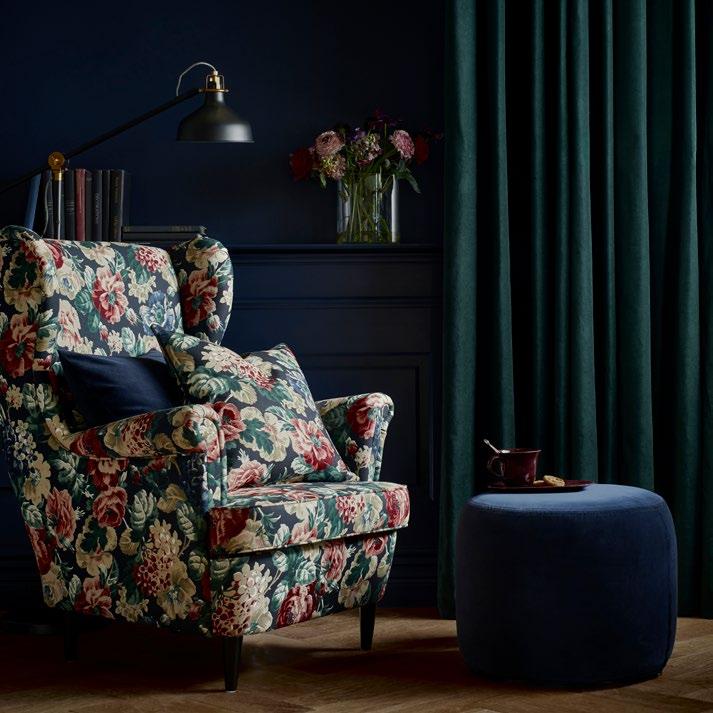 PH152747 LUSH LIKE VELVET SANELA gardiner 499:-/par 100% bomullssammet från mer hållbara odlingar. B140 L250 cm. Mörkgrön. 504.140.93 LEIKNY kuddfodral 59:- 100% bomull från mer hållbara odlingar.