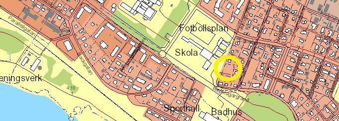 Radgaragen beräknas uppta en sammanlagd byggnadsarea om ca 350-400 m². Radgarage med lägenheter på över plan.