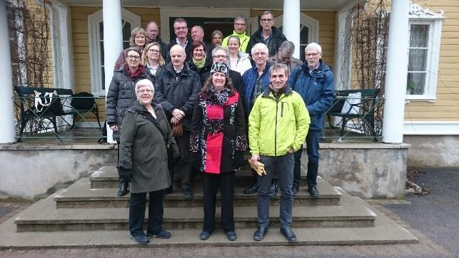 stödjer/finansierar vattenrådsarbetet genom att finansiera vissa uppdrag som förbundet har nytta av.