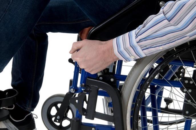 Vid behov, använd kardborrebanden för att fästa användarens fot vid pedalen.