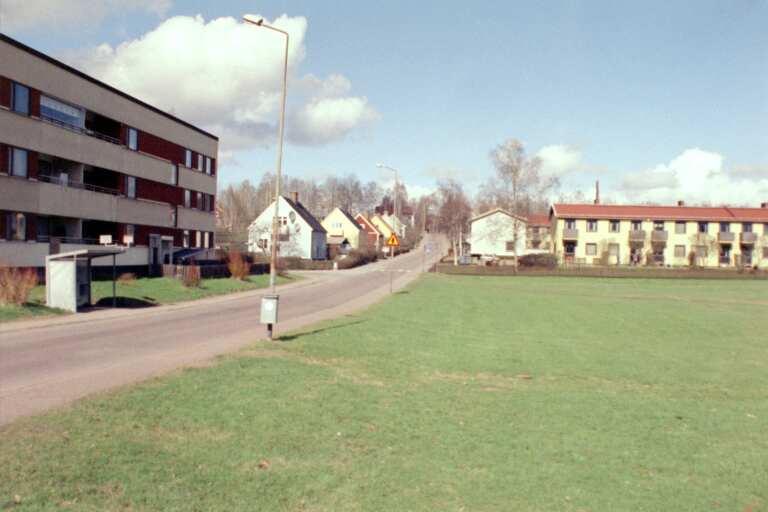 Domnarvsrondellen 1992 Där Faluvägen, Tolvmilavägen och Islingbyvägen möts har sedan 1951 funnits en rondell. Namnet Domnarvsrondellen användes allmänt och föreslogs därför som namn.