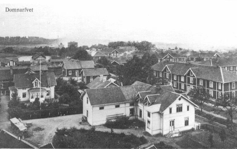 Honefsgatan 1955 Enligt dr Hällsjös utredningar skulle Hönsarvet från början ha hetat Honefsarvet och fått sitt namn efter en fasteman, Olawer Honefsarfue (= honefs arvinge), som bodde här under