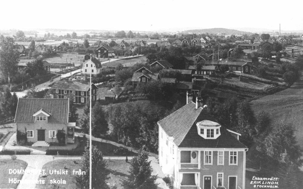 Hille Pers Väg 1971 Namnet Hille Pers Väg har gatan fått av Hiller Per Erik Persson som var född 1866 i Vika och som avled 1938.