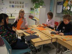 Sida 6 En del av klubbtimmarna har hållits utomhus. Då med fokus på samarbetsövningar och problemlösning. Eleverna har konkretiserat matematiken med hjälp av naturföremål under dessa klubbtimmar.