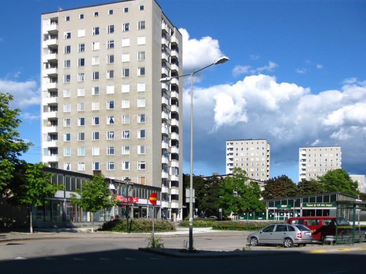 Tryggare miljöer och energieffektivitet med smart belysning Kring Valla Torg (Stockholms Stad) med omnejd installeras: o Sensorkontrollerad LED-belysning för gång och
