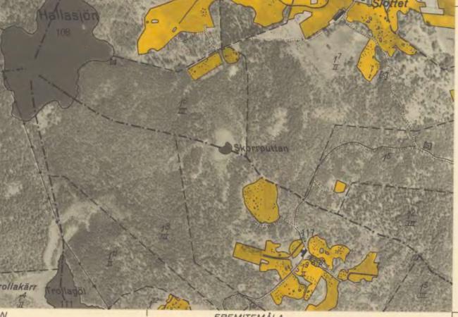 På kartan från ca 1940 syns byns läge i