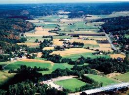 höjdområden. Mellan höjdpartierna utbreder sig öppna odlingslandskap. En tydlig avgränsning mellan bebyggda delar och natur eller jordbrukslandskap bör eftersträvas.