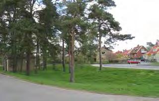 Karlstorp och Skoftebyn. Parken består främst av naturmark med en liten yta klippt gräs.