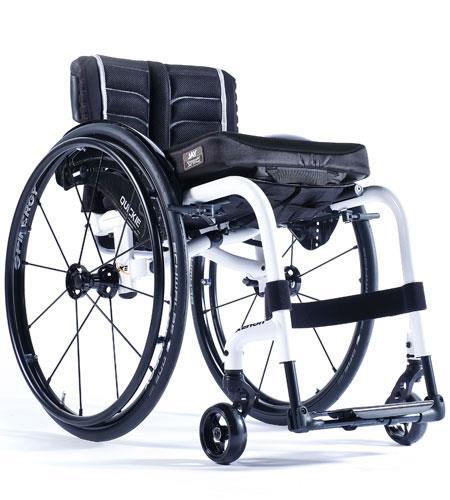 Sunrise Medical AB; Xenon 2 SA/FF Xenon SA är en lätt kryssfälld rullstol med avtagbara benstöd.