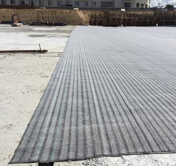 Min 200 Montage under betongplatta HyDra Tex monteras på ett lager av antingen väl packad sand, grus eller ca 5 cm grovbetong.