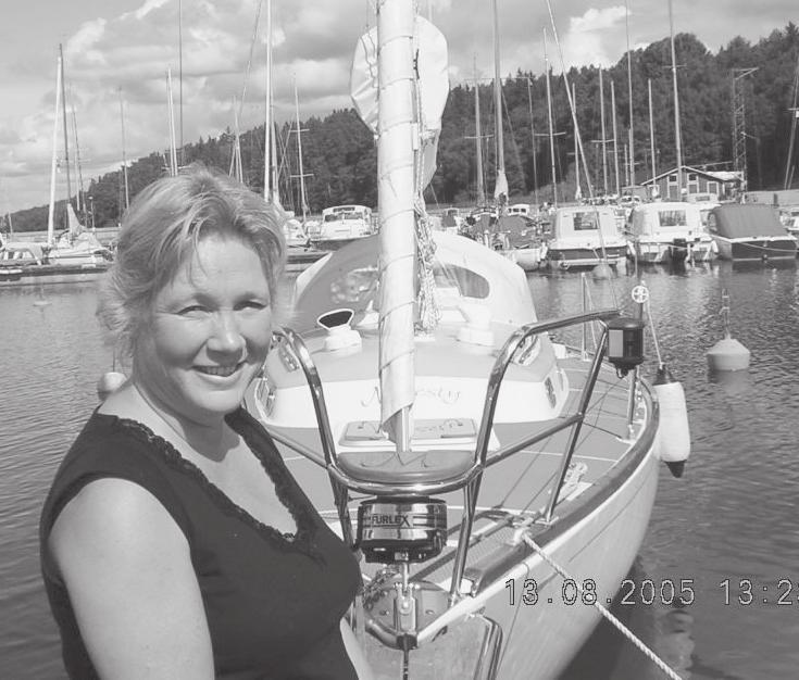 Ritas miniintervjuer... Namn Carina Höglund. Bor I Viksjö. Medlem sedan År 2002 och har fått strandplats i år. Önskebåt: En liten, hyfsat snabb båt i plast, för dagsturer eller en helgtur.