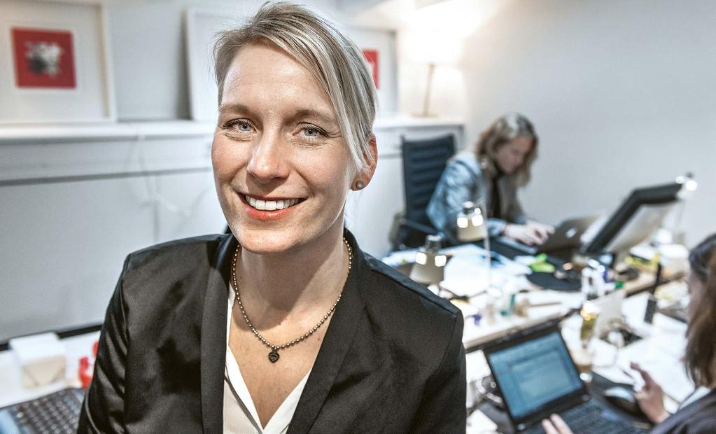ALMI ÅRS- OCH HÅLLBARHETSREDOVISNING 2016 UTHÅLLIG DUO SKÖRDAR FRAMGÅNGAR MED HEALTHTECH Tasteline-grundaren Anna Omstedt älskar digitala medier, men tänkte för några år sedan att det vore kul att