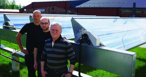 T160 uppställda utanför Absolicon i Härnösand. På bilden Markus Tallre, Ramez Shabani och Ingmar Öhman.