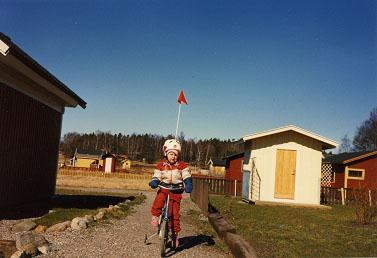 Sjlander i Kungsngen sammankallade en sndag alla arbetare frn Honom kan man ocks trffa som funktionr vid Bro Hembygsfrenings aktiviteter. Det Till skolan i Vstra Ryd fick barnen g frn bde Brunna och rns och socknens alla Nr vi kom in s var det bara tjejer som dansade, alla killarna sprang. Vi skriver i Upplands-Bro 1