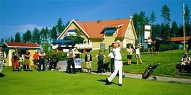 Vad finns att göra i Boden? Bodens Golfklubb Natursköna Sävastön är hemvist för Bodens Golfklubbs 18-hålsbana med shop och restaurang, som ligger vackert intill Luleälvens strand.