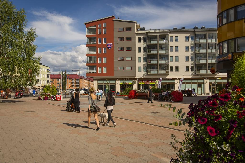 Shopping Boden - den lilla staden med det kompletta utbudet! En blomstrande handel där mixen av galleria, butiker, stora kedjor, caféer och restauranger erbjuder ett stort utbud för hela familjen!