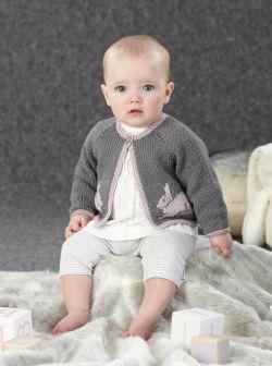 Sublime Baby Cashmere Merino Silk DK: The Sublime Little Hoppity Cardie, The Pretty Hoppity Cardie and The Sublime Bunny Hops Blanket Kofta med rund hals The Sublime Little Hoppity Cardie Storlek: