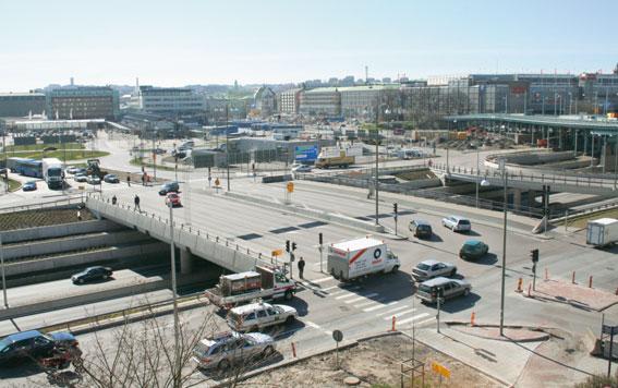 Vägen och staden översiktlig analys Tanken är att Götatunneln ska göra det möjligt för kvartersstaden att nå ända fram till vattnet, på sträckan mellan Lilla älven minskat men stadsbyggandet i form