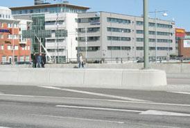 Trafikanläggningens kvaliteter och brister Tunneln är ljus och tydlig och den känns trygg och lätt att orientera sig i. Den böjda linjeföringen är behaglig.