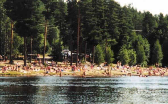 Här finns bland annat utomhusarenor, idrottshallar, specialanläggningar, camping och stugby. Lugnetterrängen erbjuder elljus- och motionsspår och vandringsleder.