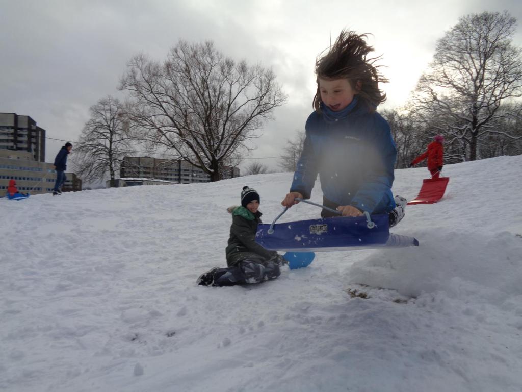 Äventyrsklubben tog vara på snön som hade fallit över oss och gick