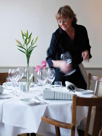 senrenässansslott. Med ordet gastronomi menas inte enbart den högre kokkonsten utan även kombinationen mat, dryck, service och miljö.