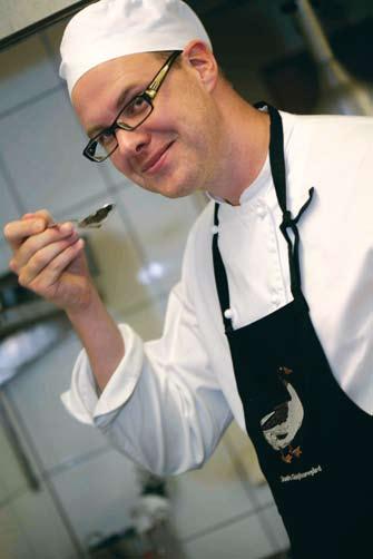 där livet går lite långsammare, där tiden räcker lite längre och där maten smakar lite godare. Från Skånes åkrar, trädgårdar och hav hämtar man pinfärska ekologiska råvaror hos lokala producenter.