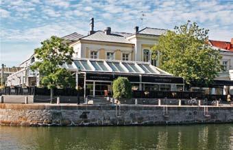 Några av Sveriges främsta kockar och vinkypare komponerar spännande smaksensationer med stor omsorg & kärlek i en unik miljö. Hjärtligt välkomna till Skanörs Gästgifvaregård!