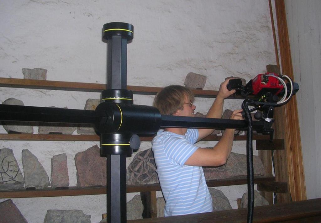 till kungamakten (Lundberg 1997, p.57, p.75). Ingen koppling görs direkt mellan gravmonumenten och de tidiga klosterbildningarna.