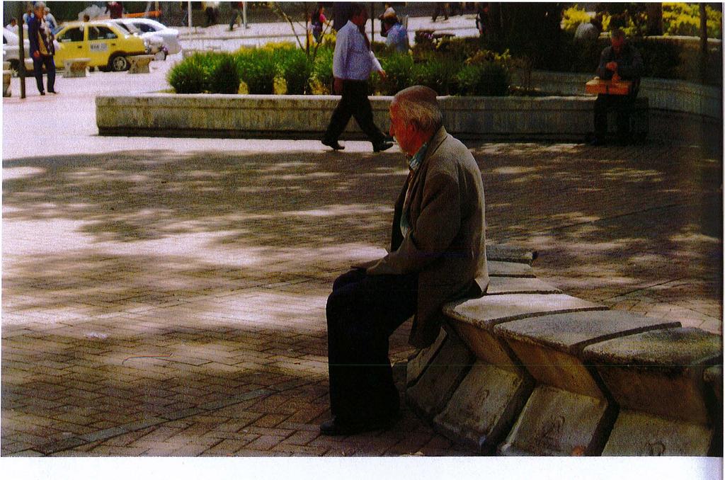 Existentiell ensamhet - en utmaning i vården av sköra äldre personer Många människor har ett behov av att prata med andra om existentiella frågor och de tankar man har n kring sitt liv och sin död.