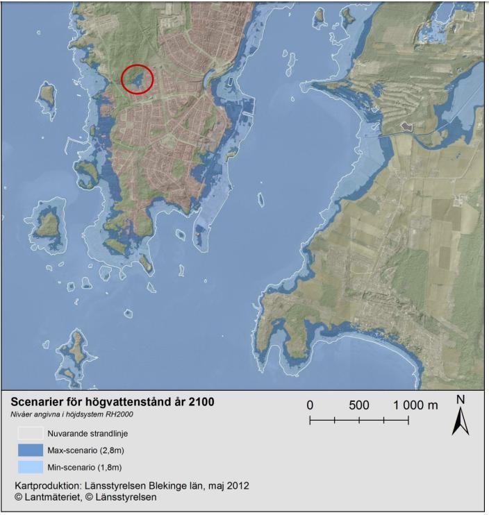 Figur 24 Framtida översvämningsområden vid Sölvesborgsviken enligt min- och maxscenariot för högvattenförhållanden år 2100. Ringen visar ett exempel på översvämningsområde utan kontakt med havet.