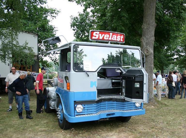 Den övre bilden är från 12 juli då bilen premiärvisades på