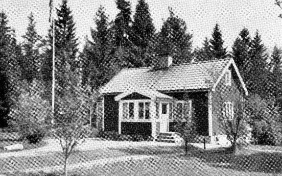 Huset ligger vid Sjöviksvägen 120, på den parallella,